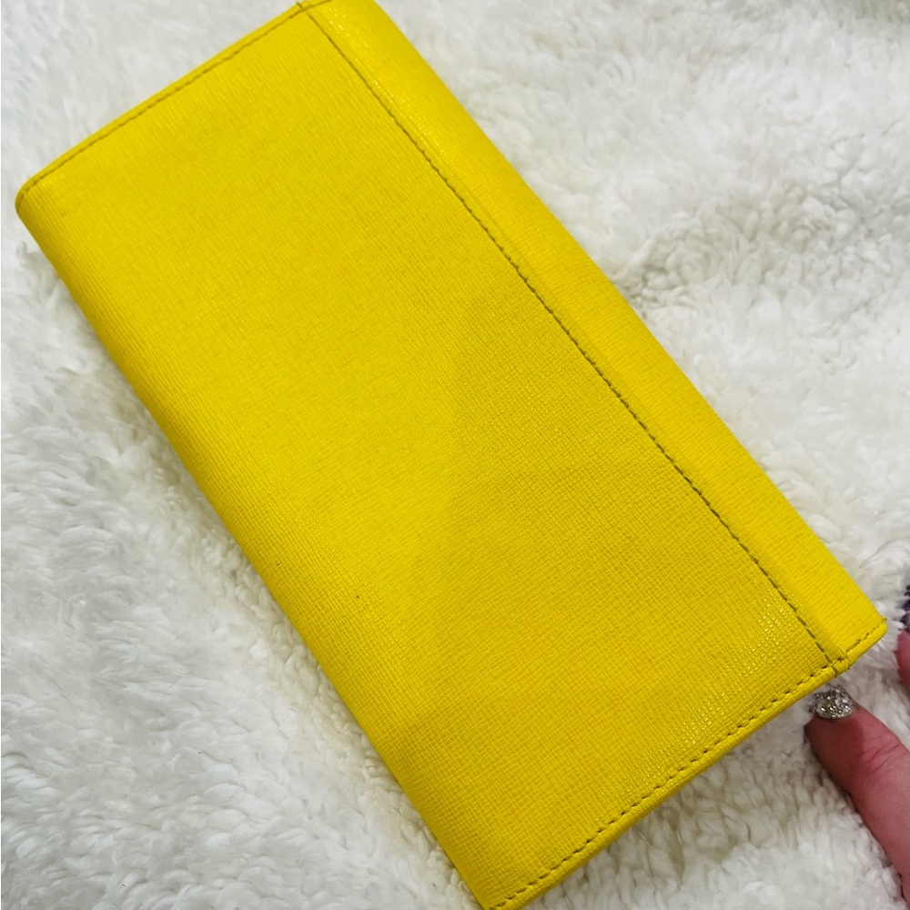 Furla Limited Edition Wallet
6 pocket with 12 card slots and coin zipper area - Picture 13 of 14
